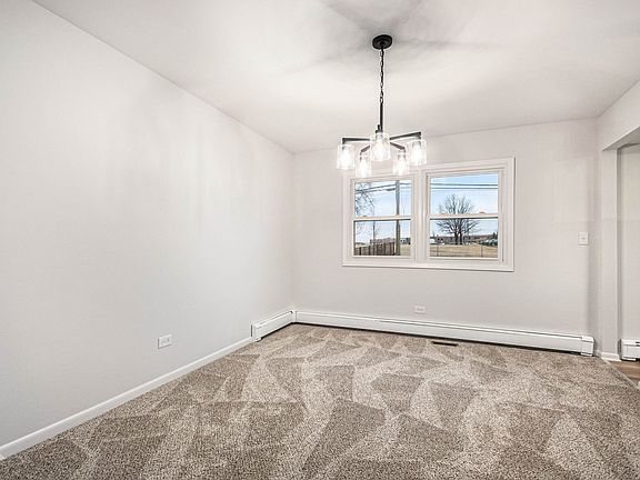 5th image of 323 Chicago Rd