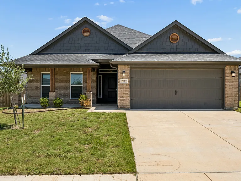 2907 Tulip Dr — Photo 1