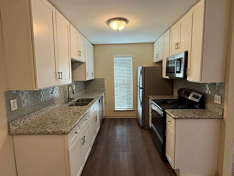 8181-8183 Jefferson Park Dr — Photo 18