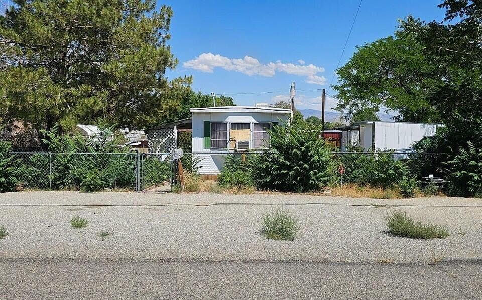 1st image of 421 1st Ave