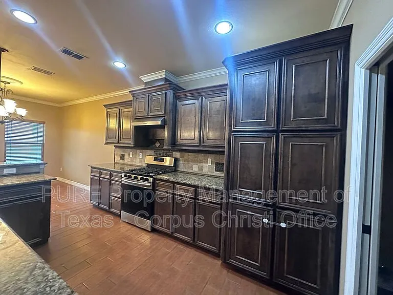 6902 Anastasia — Photo 12