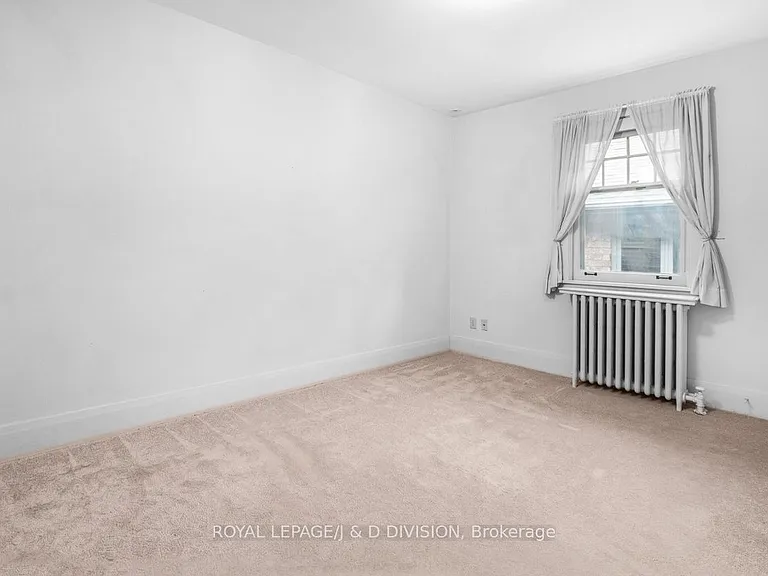 58 Lascelles Blvd — Photo 14
