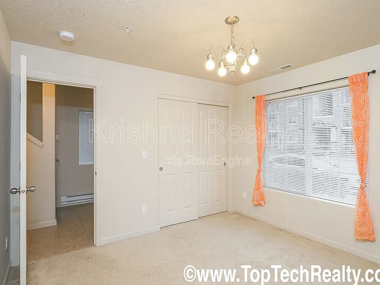 477 NE Edgeway Dr — Photo 14