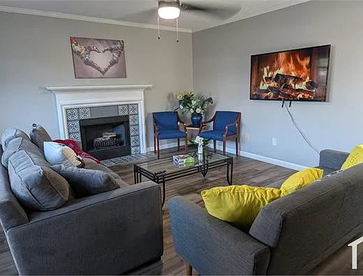 4 bed, 1952 sqft, $3,430 — Photo 4