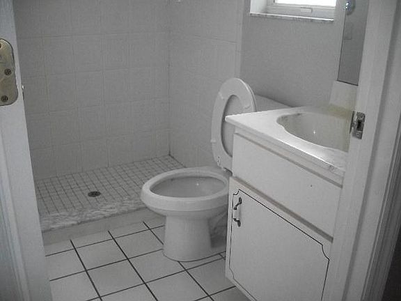 4th image of 48 Prince Michael Ln