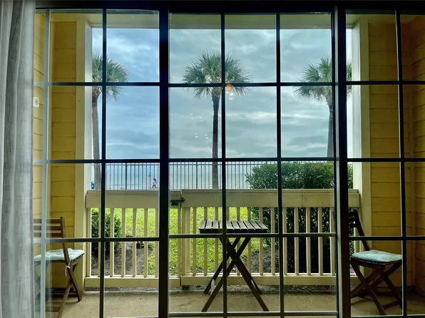 7000 Seawall Blvd APT 215, Galveston, TX 77551