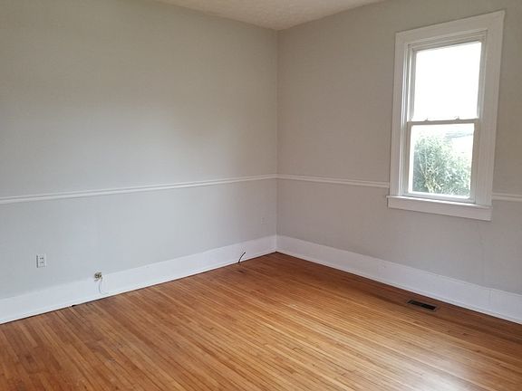 4th image of 204 Scotland Ave