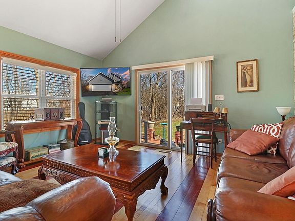 5th image of 41131 N 1st St