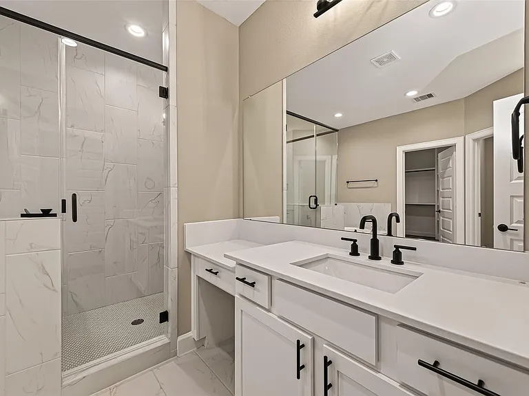 4309 Dickson St #B — Photo 40