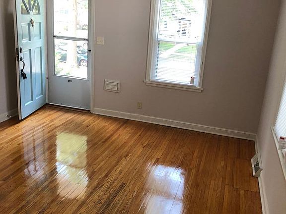 4th image of 76 Rose Ave E