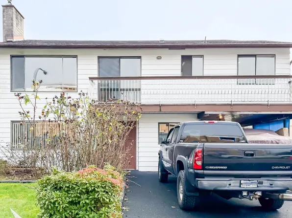 5716 48b Ave, Delta, BC V4K 3Z1
