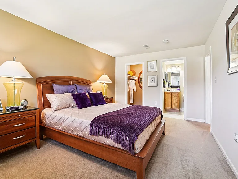 2BR, 1.5BA - 939SF - Model - Primary Bedroom