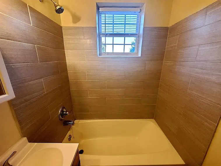 1602 Magnolia St — Photo 3