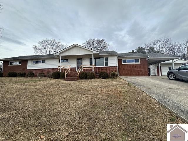 1st image of 600 Lakeview Dr