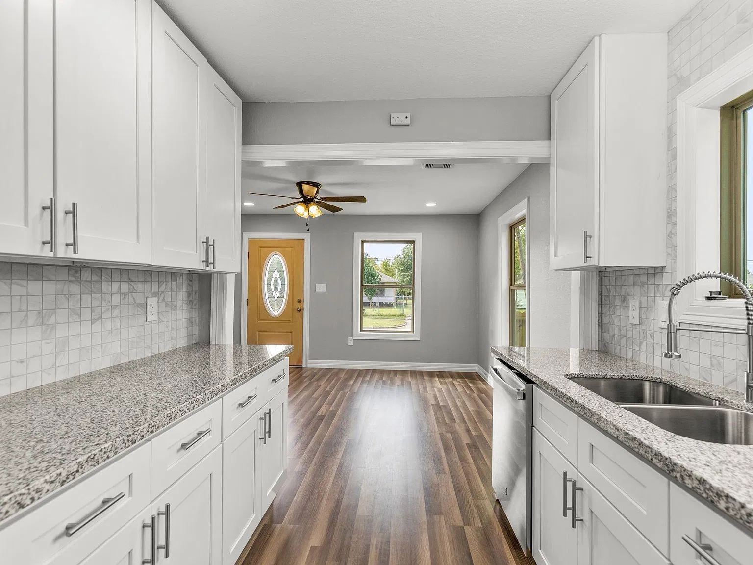 3 bed, 2.0 bath, 988 sqft, $1,600 — Photo 2