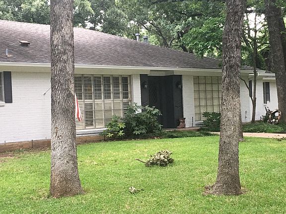 3rd image of 3605 Yellowstone Dr