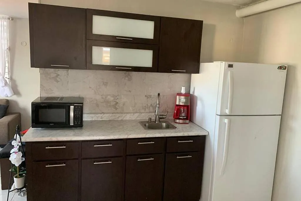 4 bed, $895 — Photo 1