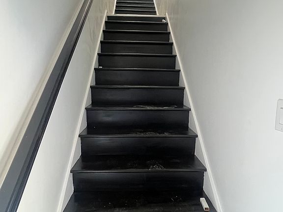 3rd image of 2824 Montgomery St #T