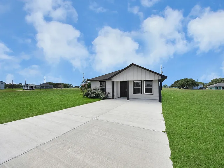 688 Swallow Dr — Photo 6
