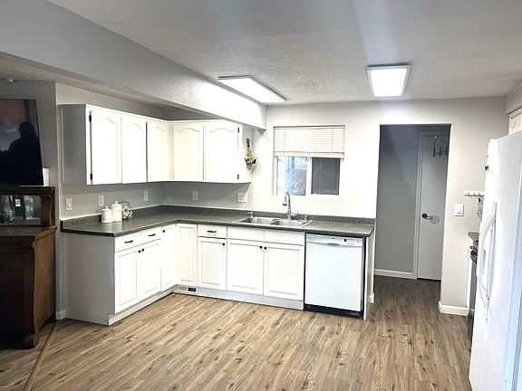 4th image of 1240 SE 6th St