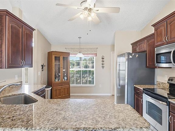 3rd image of 656 Gainsboro St