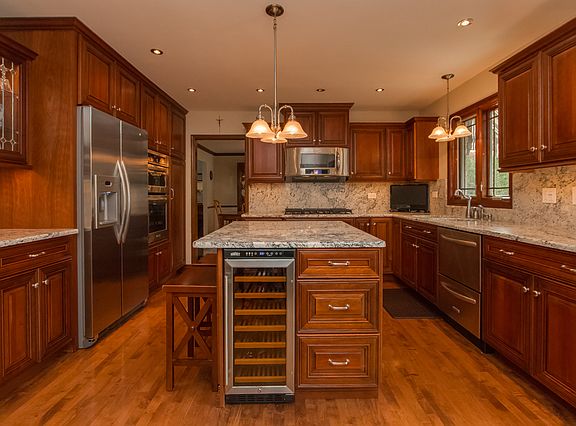 4th image of 2117 Dartmouth Ln