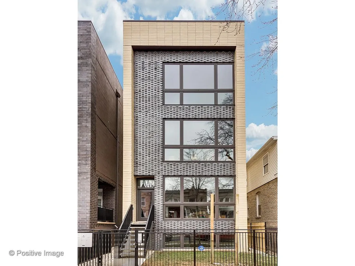 Building Photo - 2441 W Haddon Ave #3