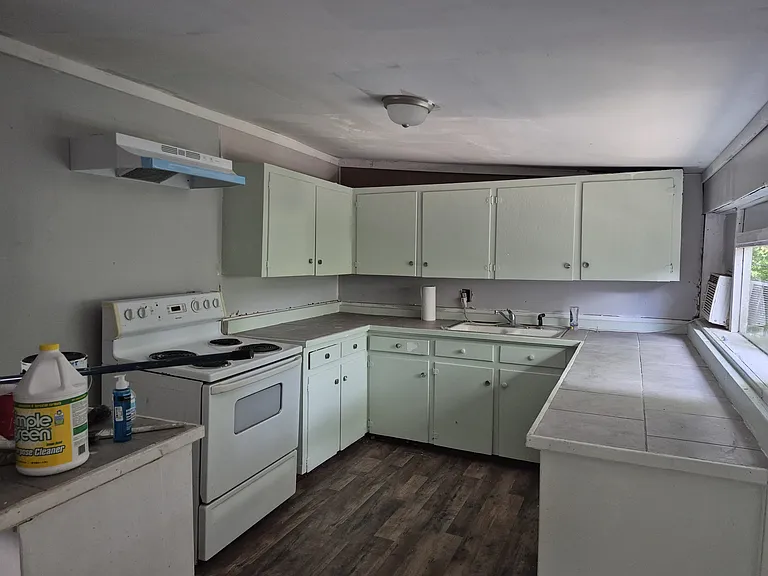 817 Avenue D — Photo 2