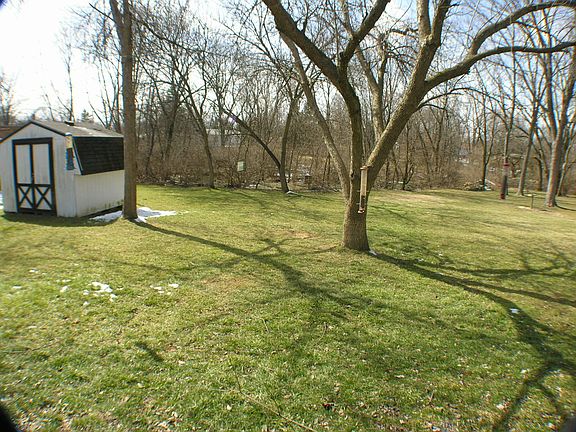 4th image of 8485 Edgeview Dr