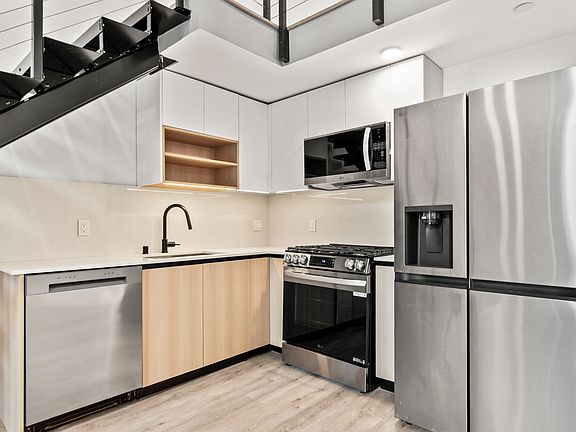 4th image of 11013 Hartsook St #105