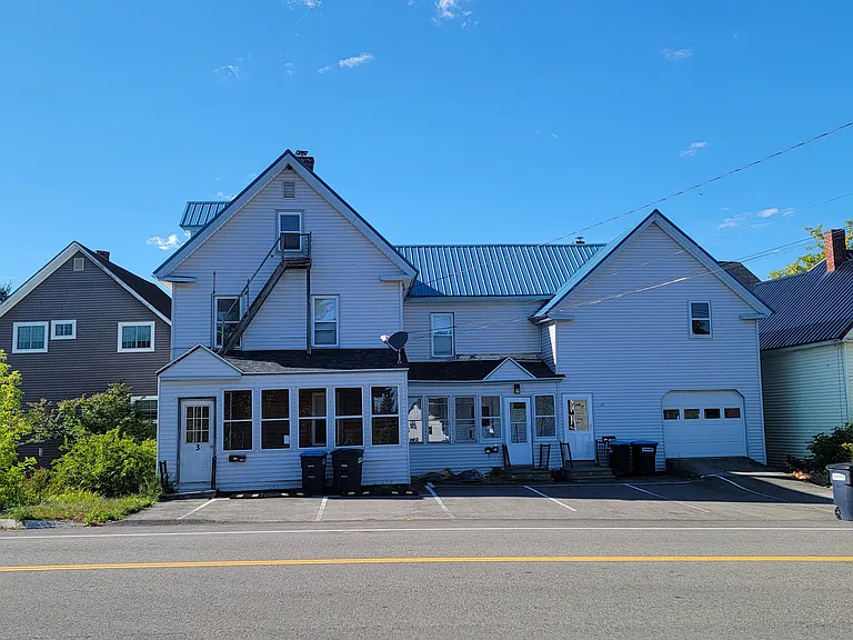 Road front of building. 3 apartments total. This apartment is on 1st floor