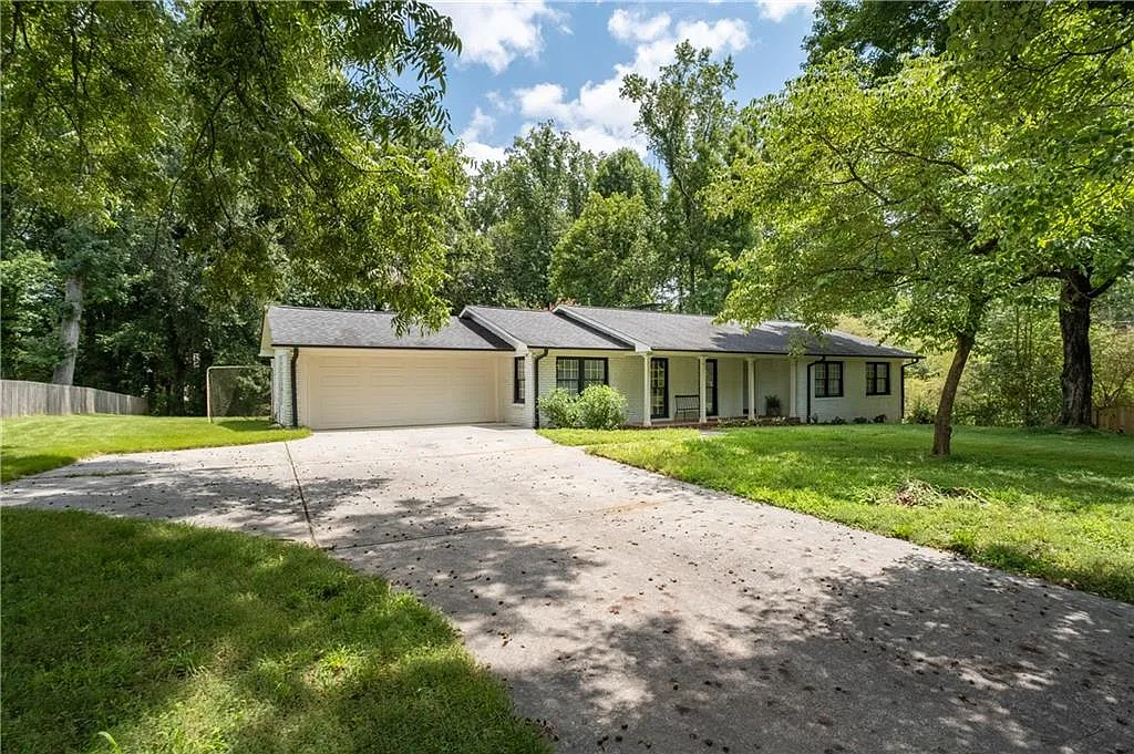 3 bed, 2.0 bath, 1716 sqft, $3,000 — Photo 3