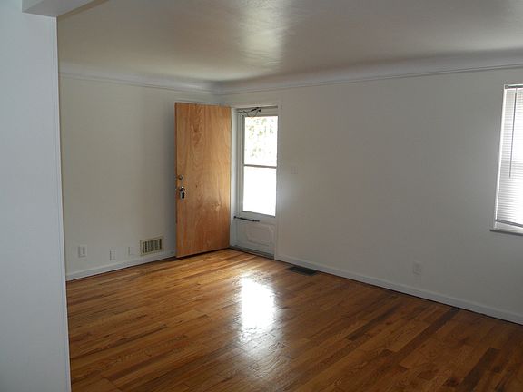 2nd image of 229 Castlewood Ave