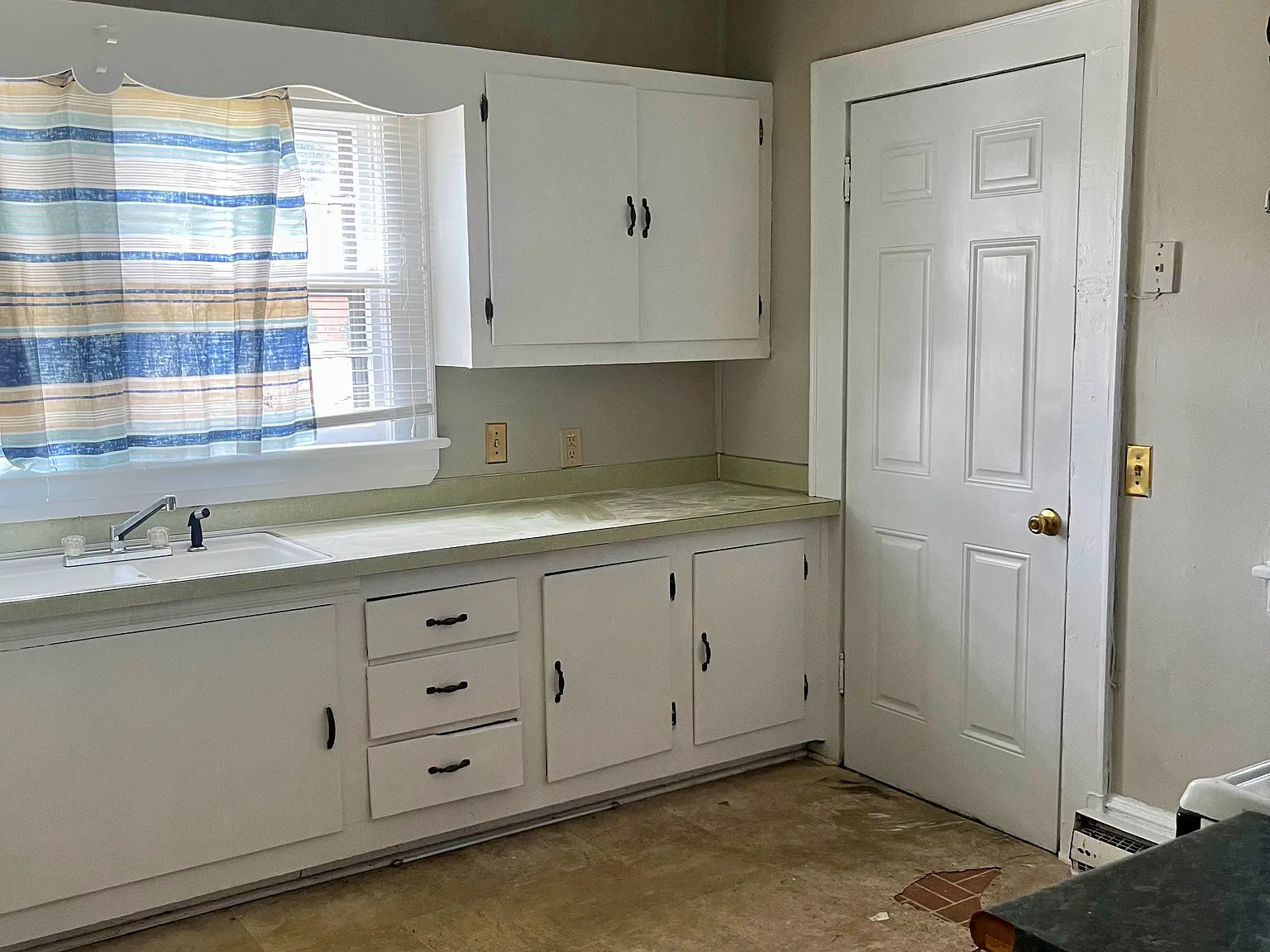 2 bed, 896 sqft, $895 — Photo 4