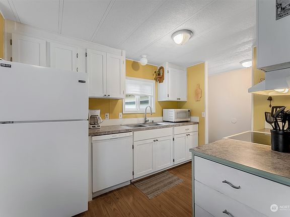 5th image of 4113 21st Street Pl SE