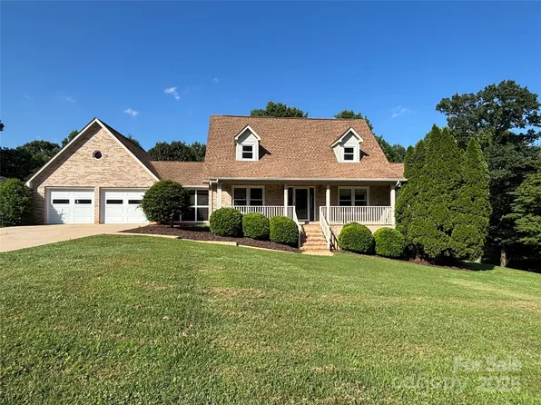 1335 33rd Avenue Dr NE, Hickory, NC 28601