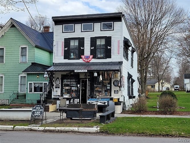 2nd image of 478 E Broadway Ave