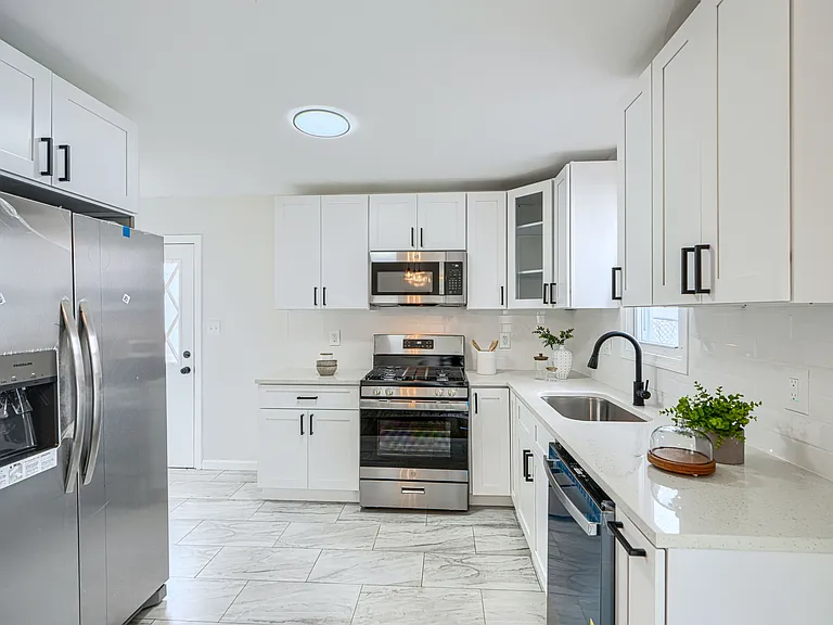 5845 Westwood Ave — Photo 8