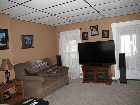4th image of 251 W Troy St