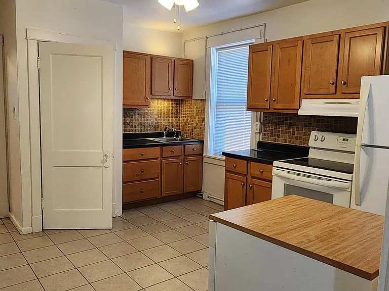 5015 Bancroft Ave #2A — Photo 3