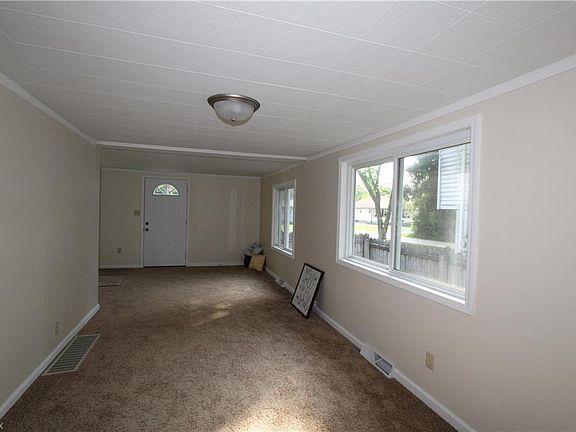 4th image of 252 E Marion St