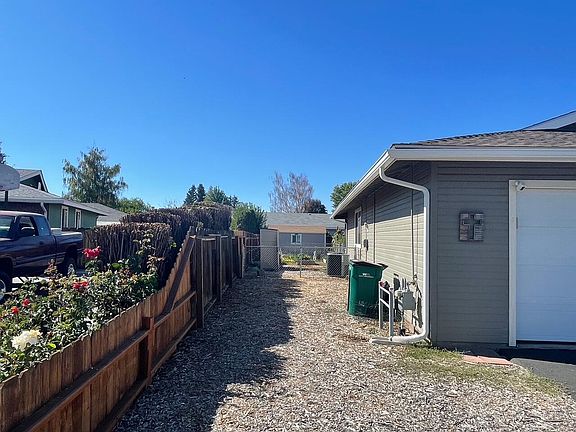 2nd image of 5452 Glenwood Dr