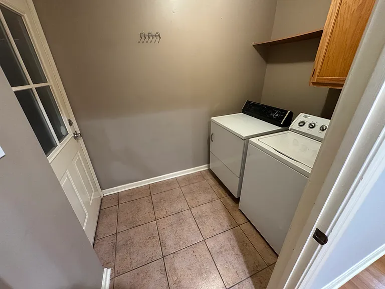 127 Lynn Dr — Photo 15