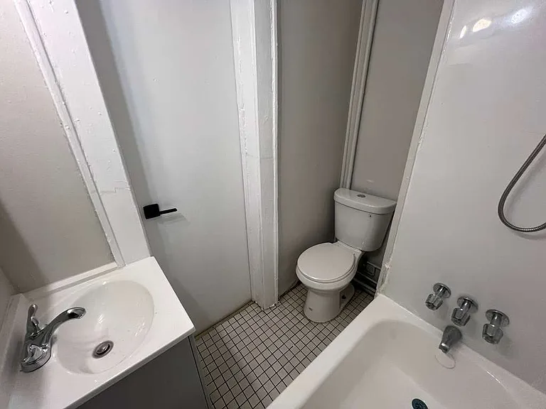 545 E 38th St #10 — Photo 10