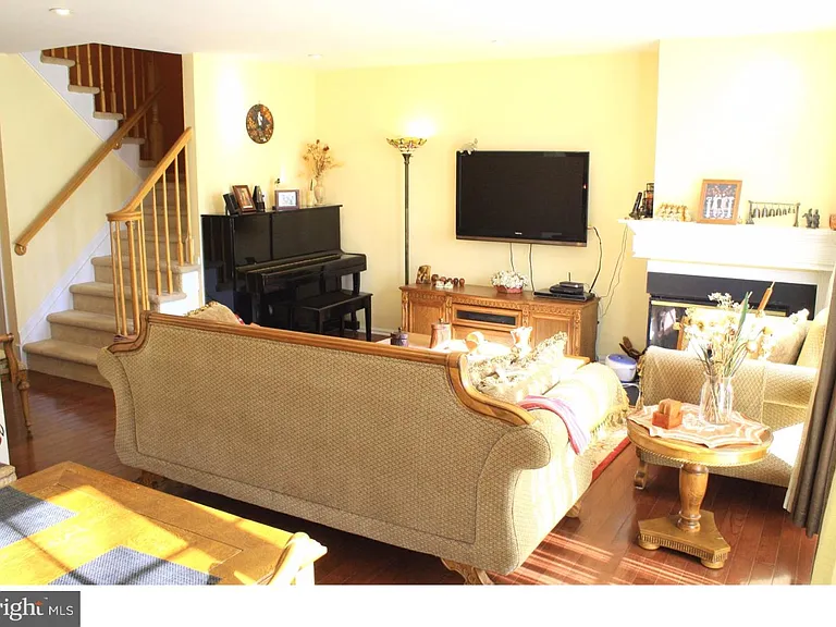 25 Benjamin Rush Ln — Photo 9