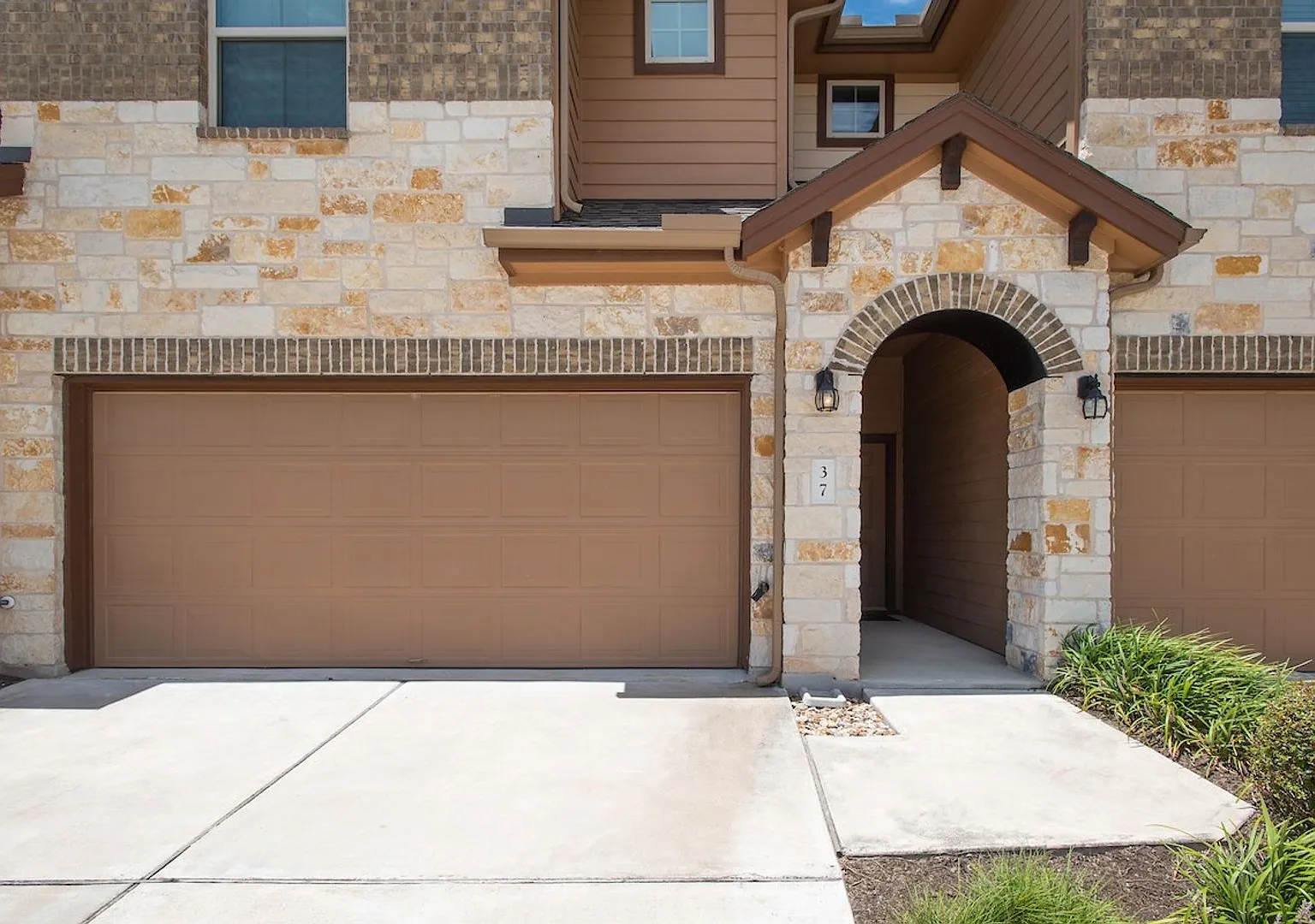 University Village Townhouse Ready for Move In — Photo 2