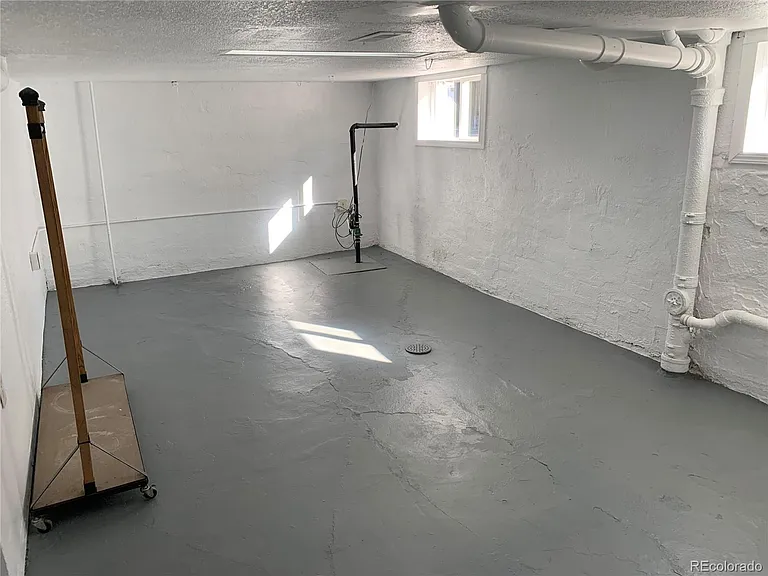 4385 Benton St — Photo 33