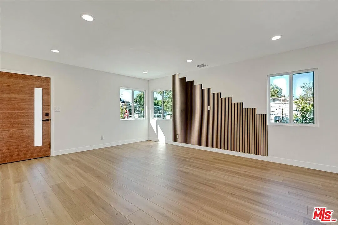 3 bed, 2.5 bath, 1200 sqft, $4,395 — Photo 2