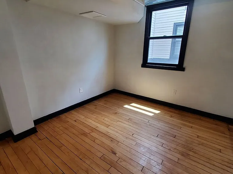 The Berm - 2001 10th Ave (24 Units Luxury Apartments) — Photo 12