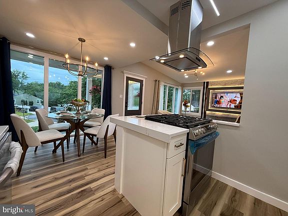 2nd image of 3020 Fredsen Pl